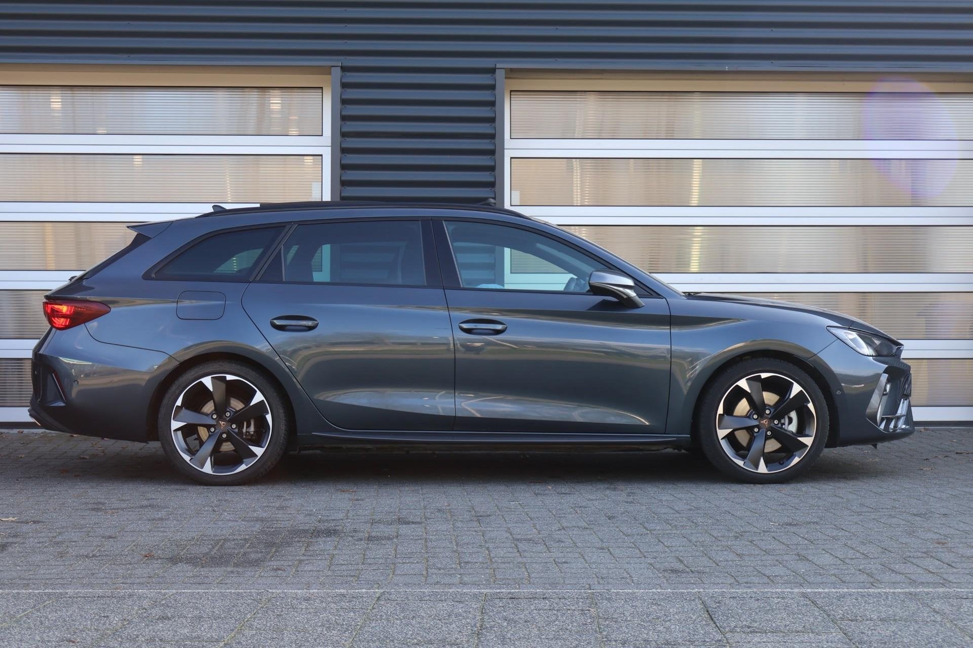 CUPRA Leon Sportstourer 1.5 TSI e-Hybrid 204pk Business | So, Auto's, 12 maanden, 4 cilinders, Alcantara, 26 kWh