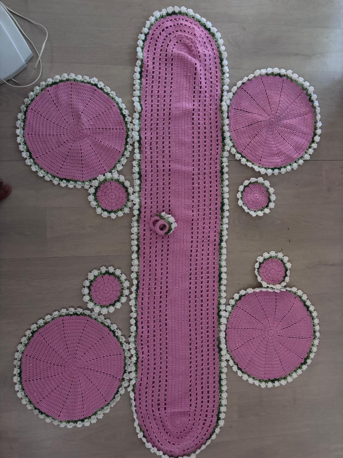 Gehaakte tafeldecoratie set - Roze of Blauw, Huis en Inrichting, Keuken | Textiel, Handgemaakt, Nieuw, Ophalen of Verzenden, Textiel overig