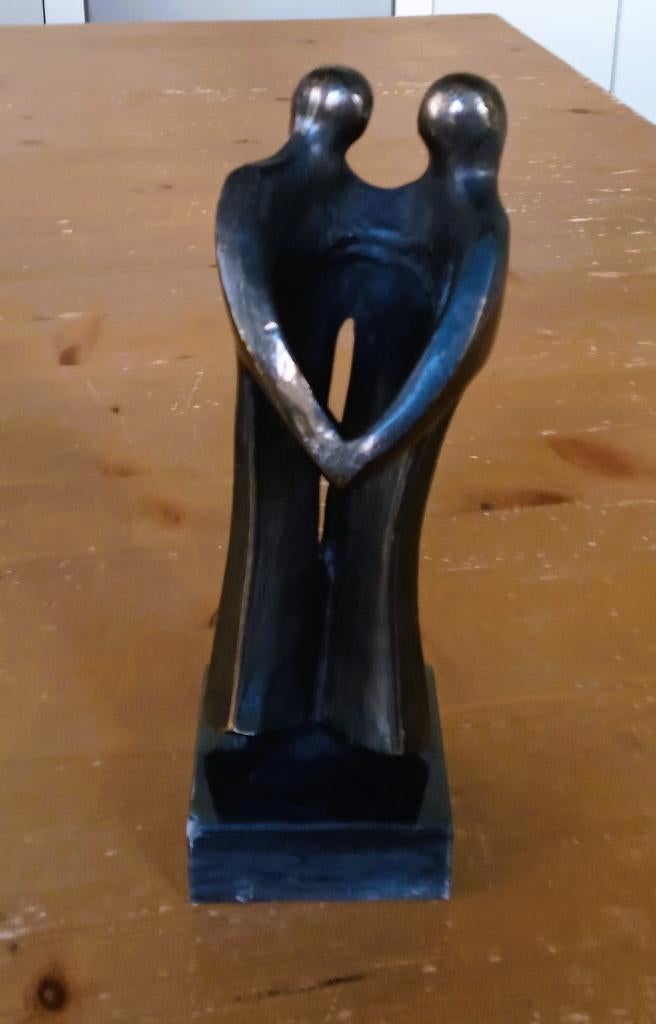 Massief bronzen beeld van een verliefd stelletje, Ophalen of Verzenden, Brons