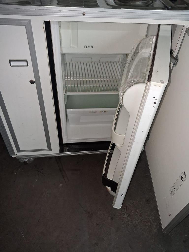 Koffer keuken 2x voor buiten of inbouw camper, Minder dan 75 liter, Ophalen, Zonder vriesvak, Minder dan 85 cm