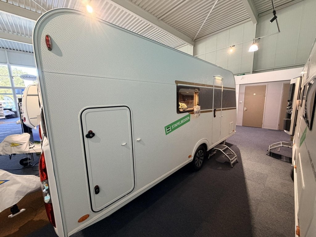 Bürstner B66 480 TK NIEUW!! STAPELBED!!, Caravans en Kamperen, Serviceluik, Dwars-stapelbed, Bedrijf, Bürstner