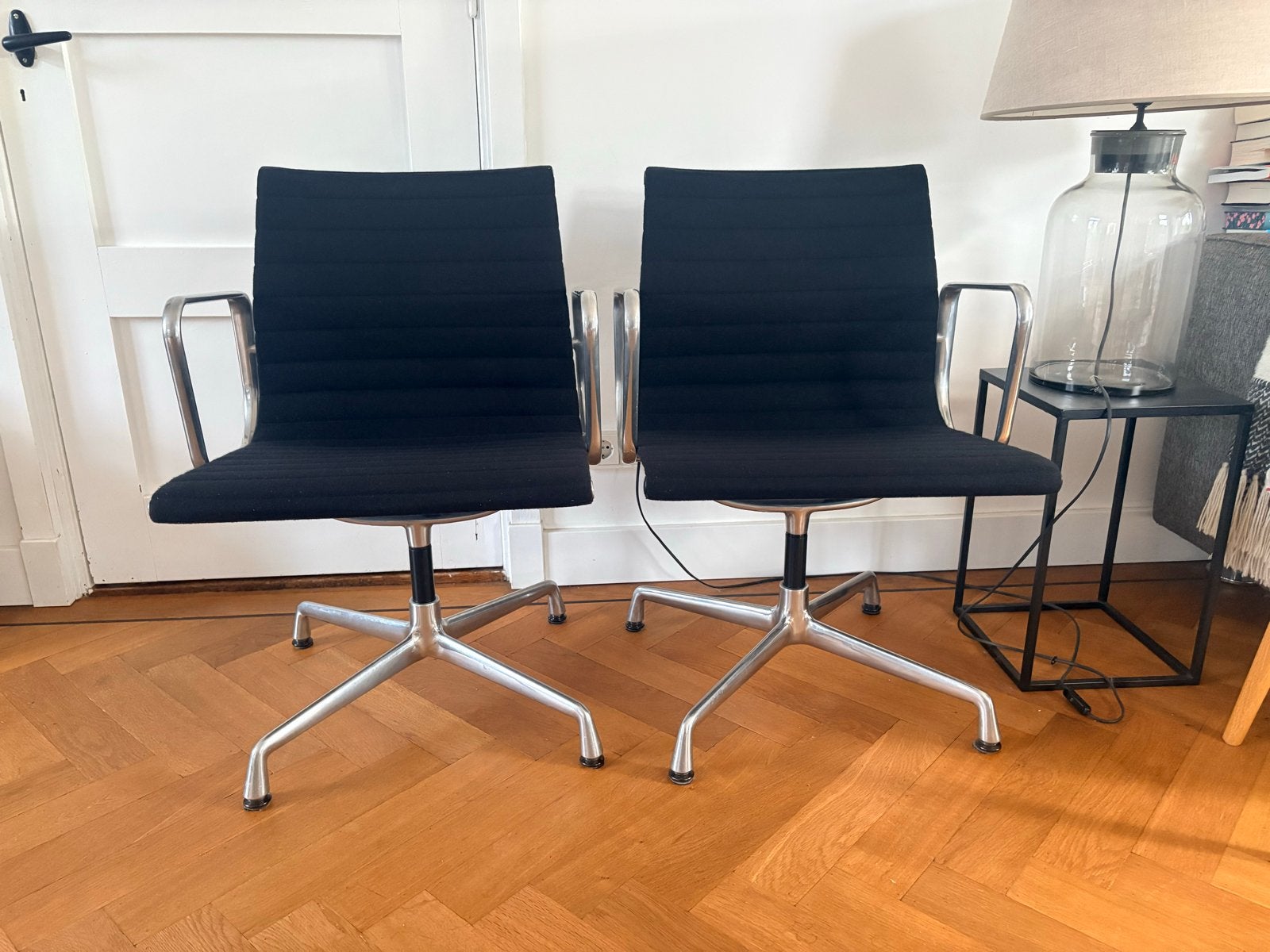 Vitra Eames EA108 Aluminium Hopsak Zwart Stoel, Ophalen, Gebruikt, Twee, Zwart