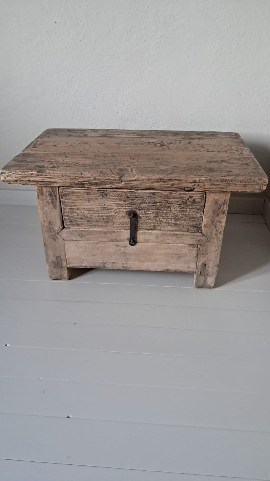 Oud houten kastje/tafeltje India (Hoffz), Ophalen, Minder dan 45 cm, 55 tot 70 cm