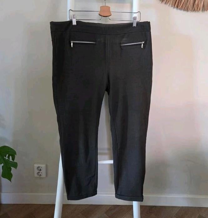 Donkergrijze broek met ritsdetails maat 52 magna atelier, Maat 42/44 (L), Ophalen of Verzenden, Onbekend, Grijs