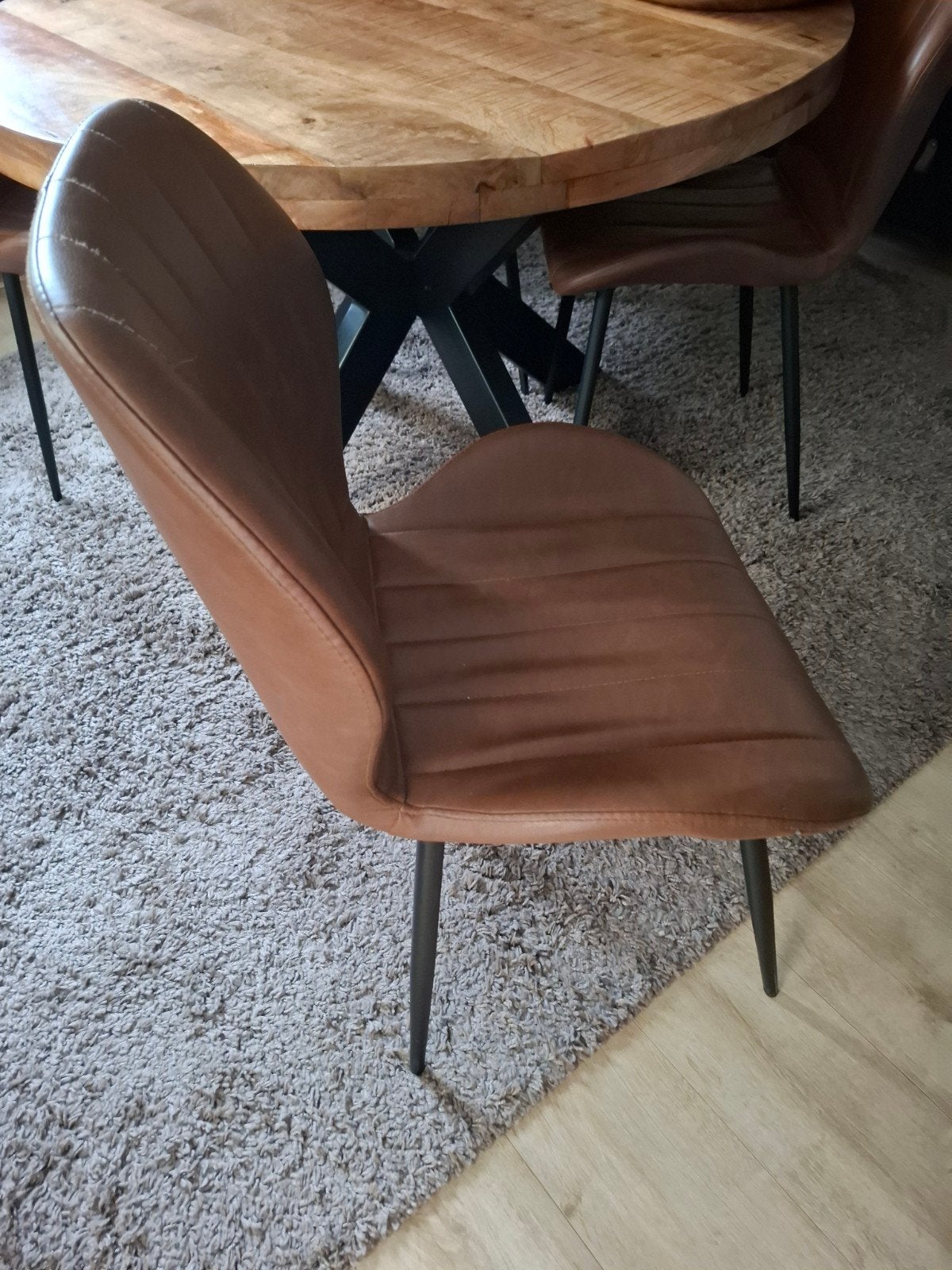 4 stoelen eventueel met tafel, Ophalen