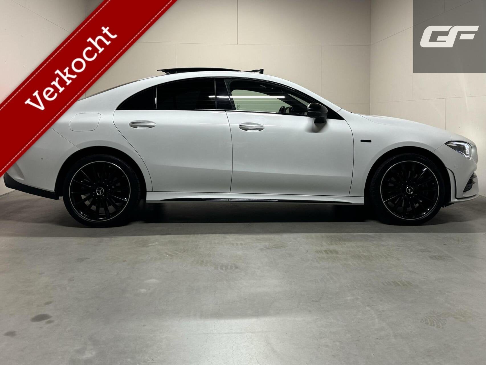 Mercedes CLA-klasse 250e AMG Edition Pano Sfeer Carplay 360, Auto's, Gebruikt, 4 cilinders, Met garantie (alle), Wit