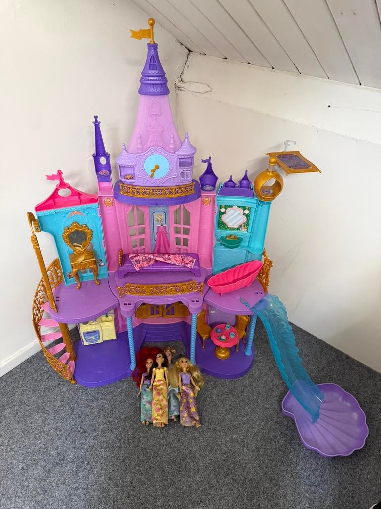 Disney prinsessen huis, Kinderen en Baby's, Speelgoed | Poppenhuizen, Ophalen, Zo goed als nieuw, Poppenhuis