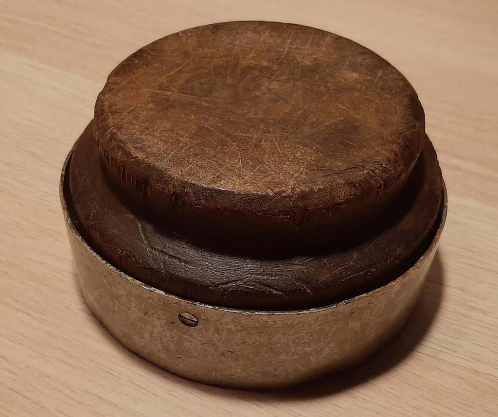Antieke kaasmal. Hout met metalen rand., Ophalen of Verzenden