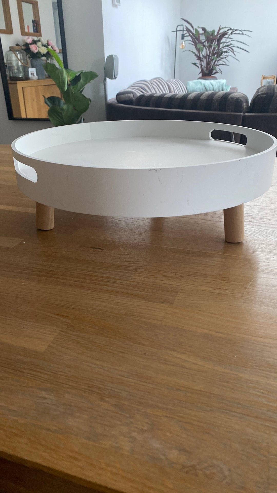 Wit, rond dienblad van GUSTA, Huis en Inrichting, Woonaccessoires | Dienbladen, Ophalen, Zo goed als nieuw, Rond, Hout