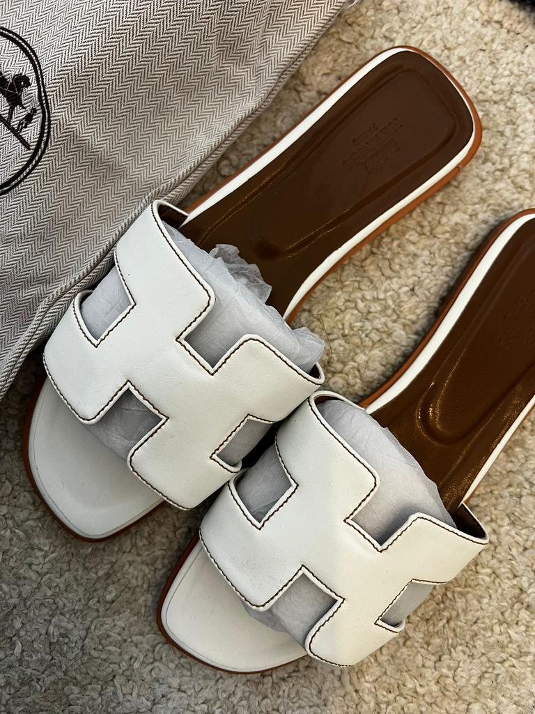 Hermes Slippers, Ophalen of Verzenden, Zo goed als nieuw
