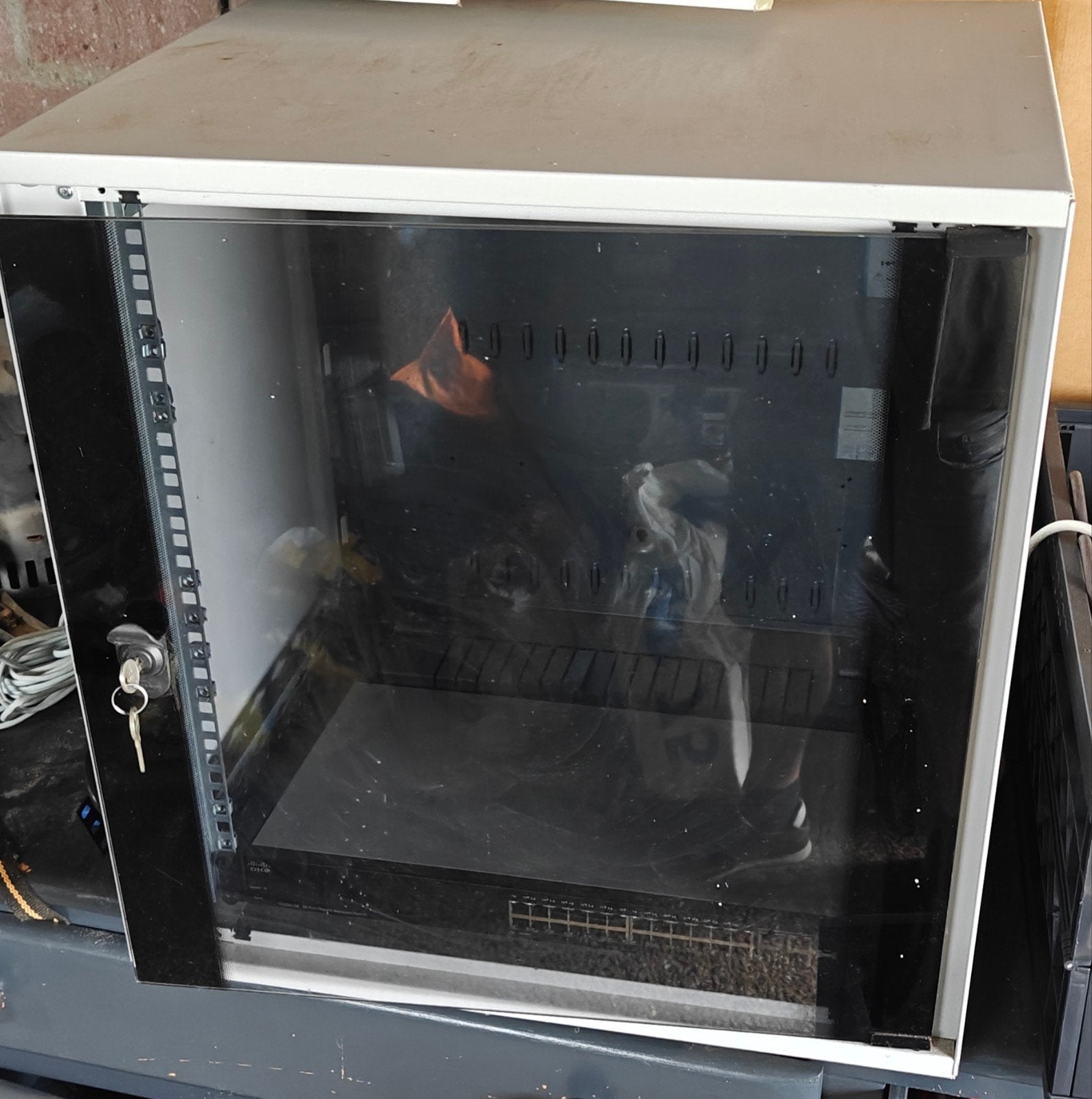 Compacte Serverkast/Patchkast met Glazen Deur, Computers en Software, Serverkasten, Ophalen, Gebruikt, Glas, Plaatstaal
