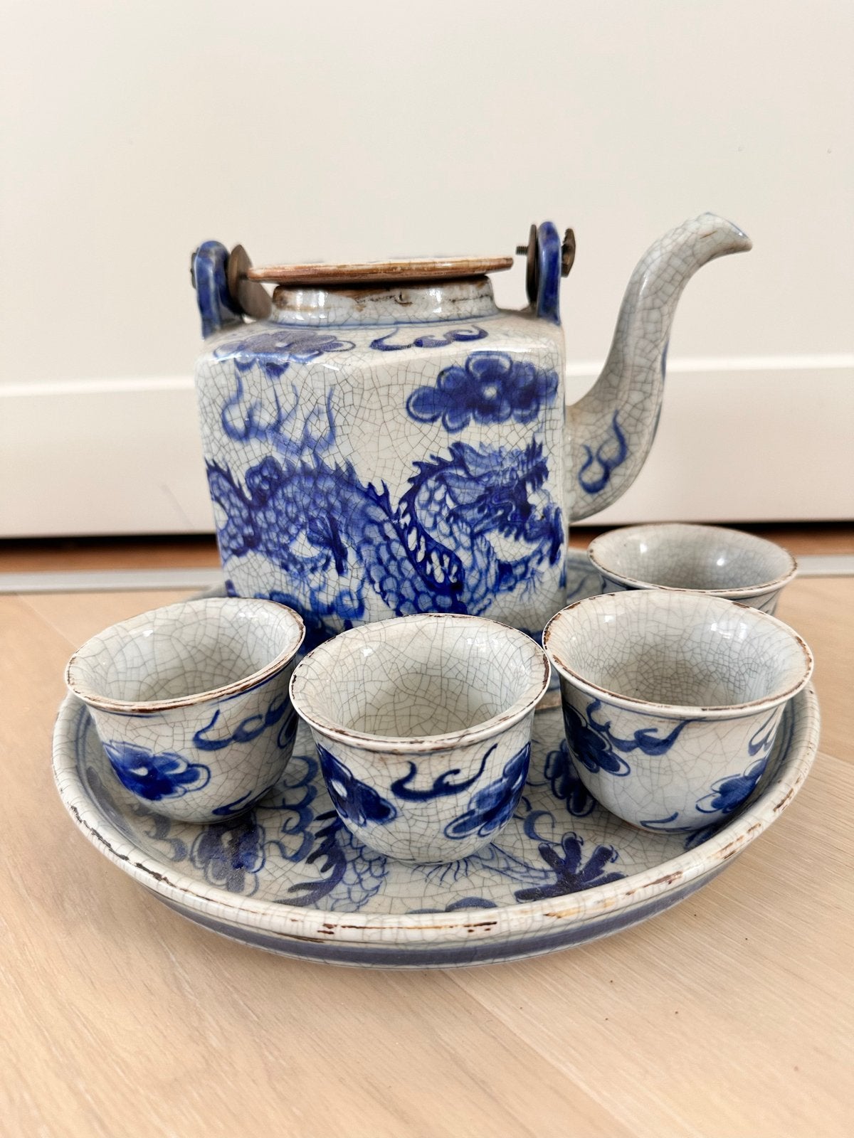 Antieke Chinese theeset met drakenmotief en craquelé, Ophalen