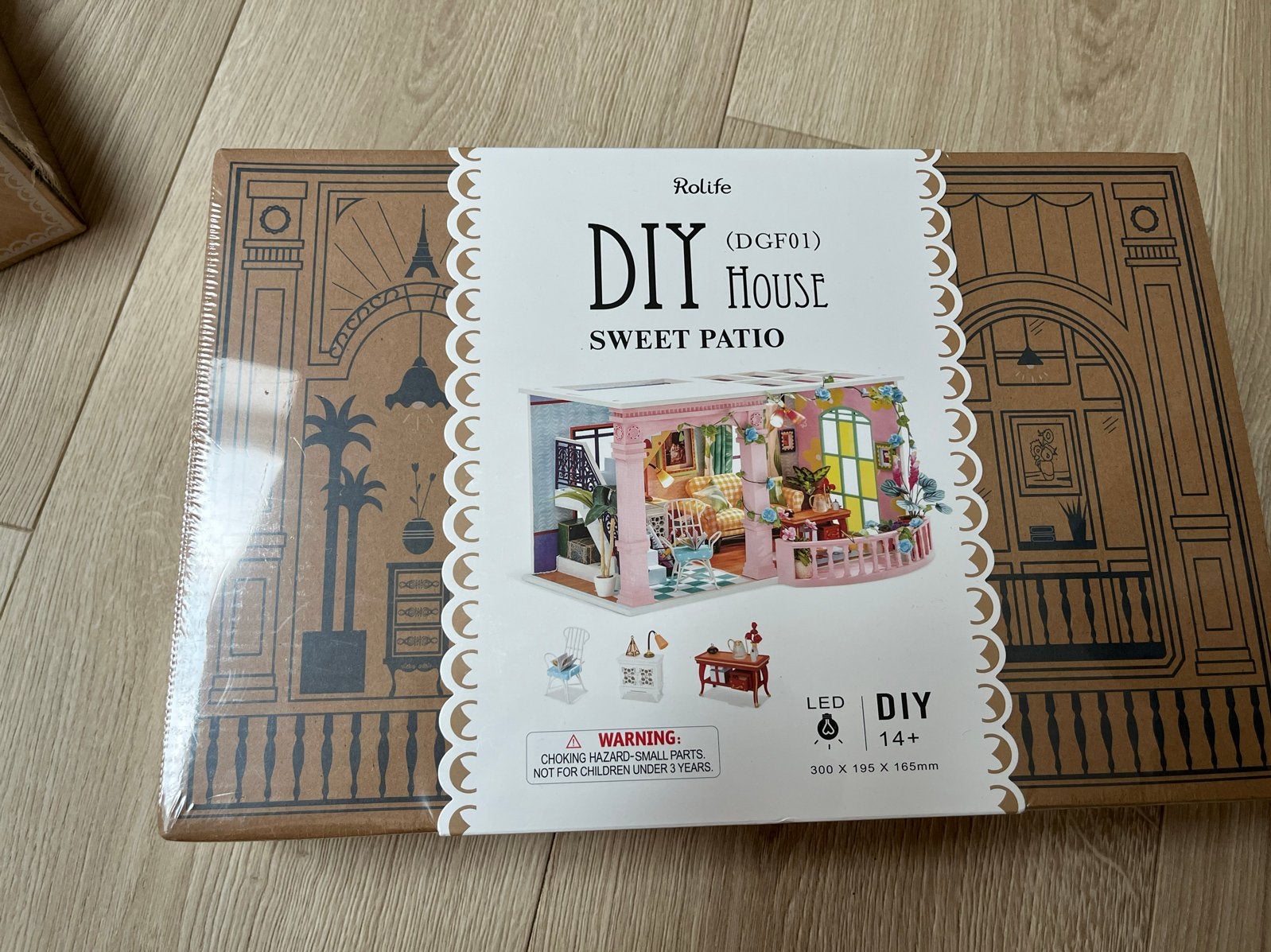 Rolife DIY Huisje Sweet Patio - Nieuw in doos, Hobby en Vrije tijd, Knutselen, Ophalen of Verzenden, Nieuw, Knutselwerk