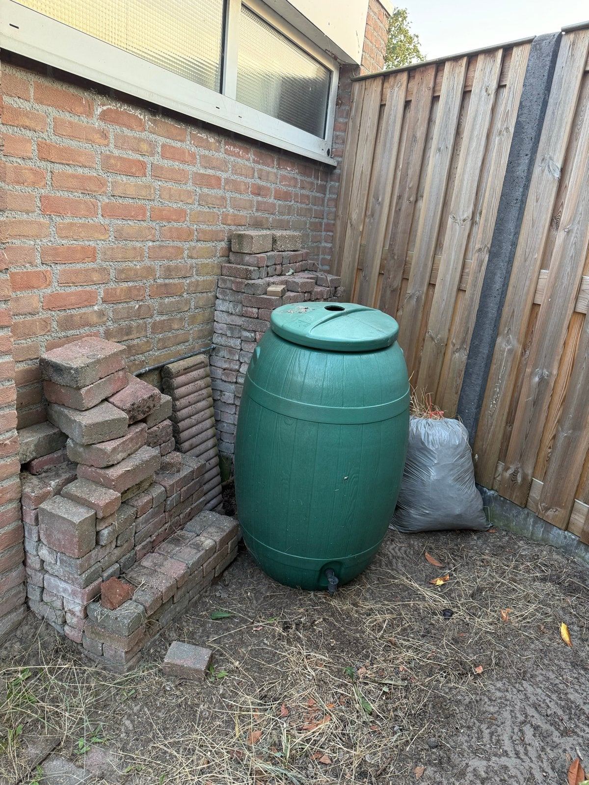 Groene regenton met kraantje - Gebruikt, Tuin en Terras, Regentonnen, Ophalen, Kunststof, Gebruikt, Met kraantje