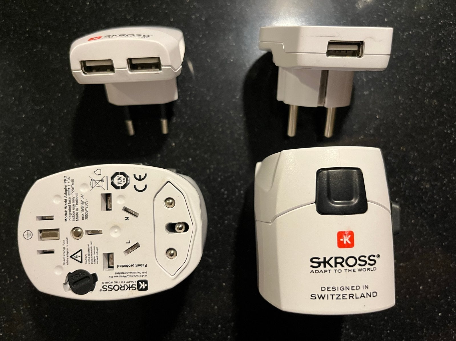 Zwitserse Skross Reisstekker Set Wereld Pro World - USB, Doe-het-zelf en Verbouw, Elektra en Kabels, Ophalen of Verzenden, Zo goed als nieuw