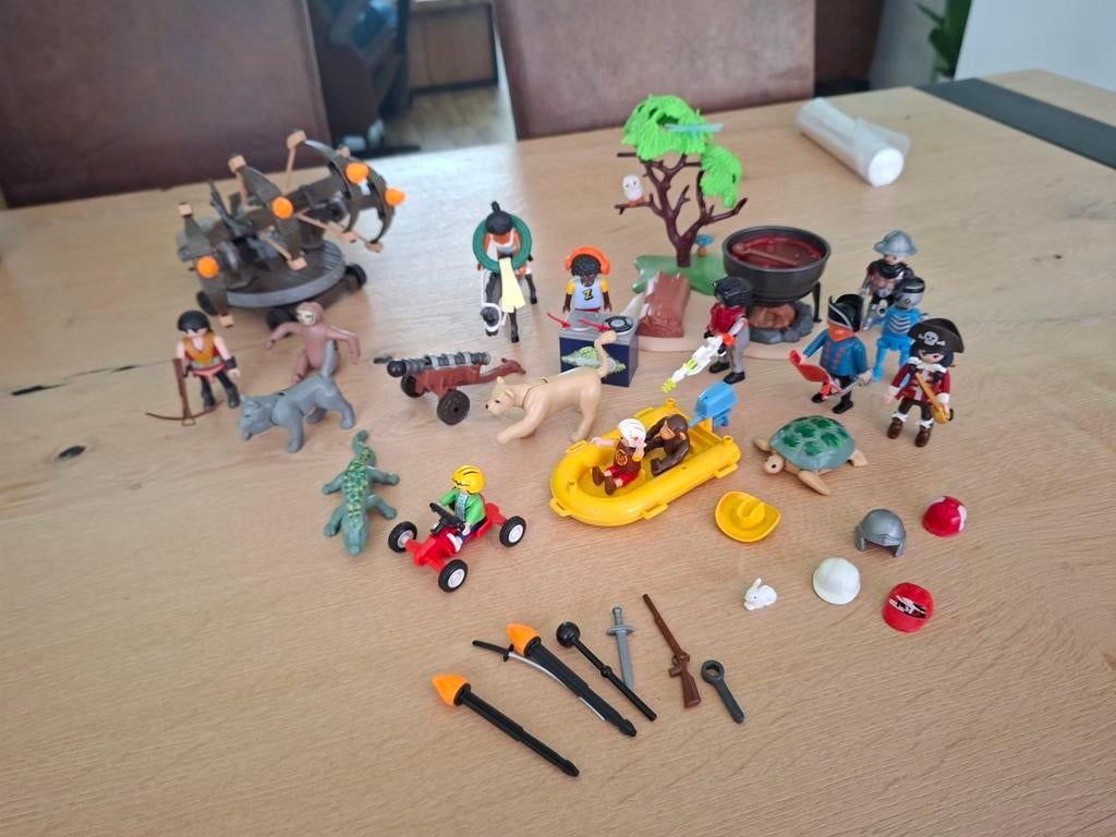 Grote Playmobil partij met diverse figuren en accessoires, Ophalen of Verzenden