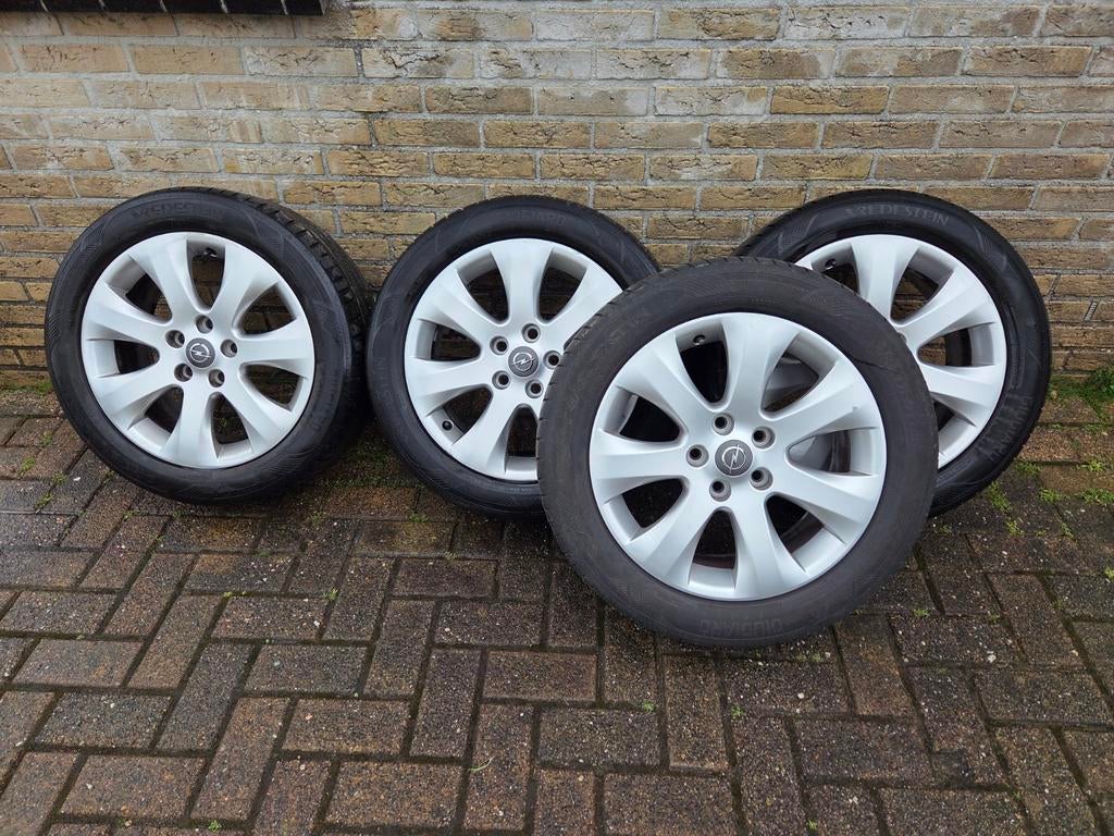Zomerbanden op velg 5x115 Vredestein 225/50 ZR17 98Y, Ophalen, Gebruikt, Banden en Velgen, 17 inch