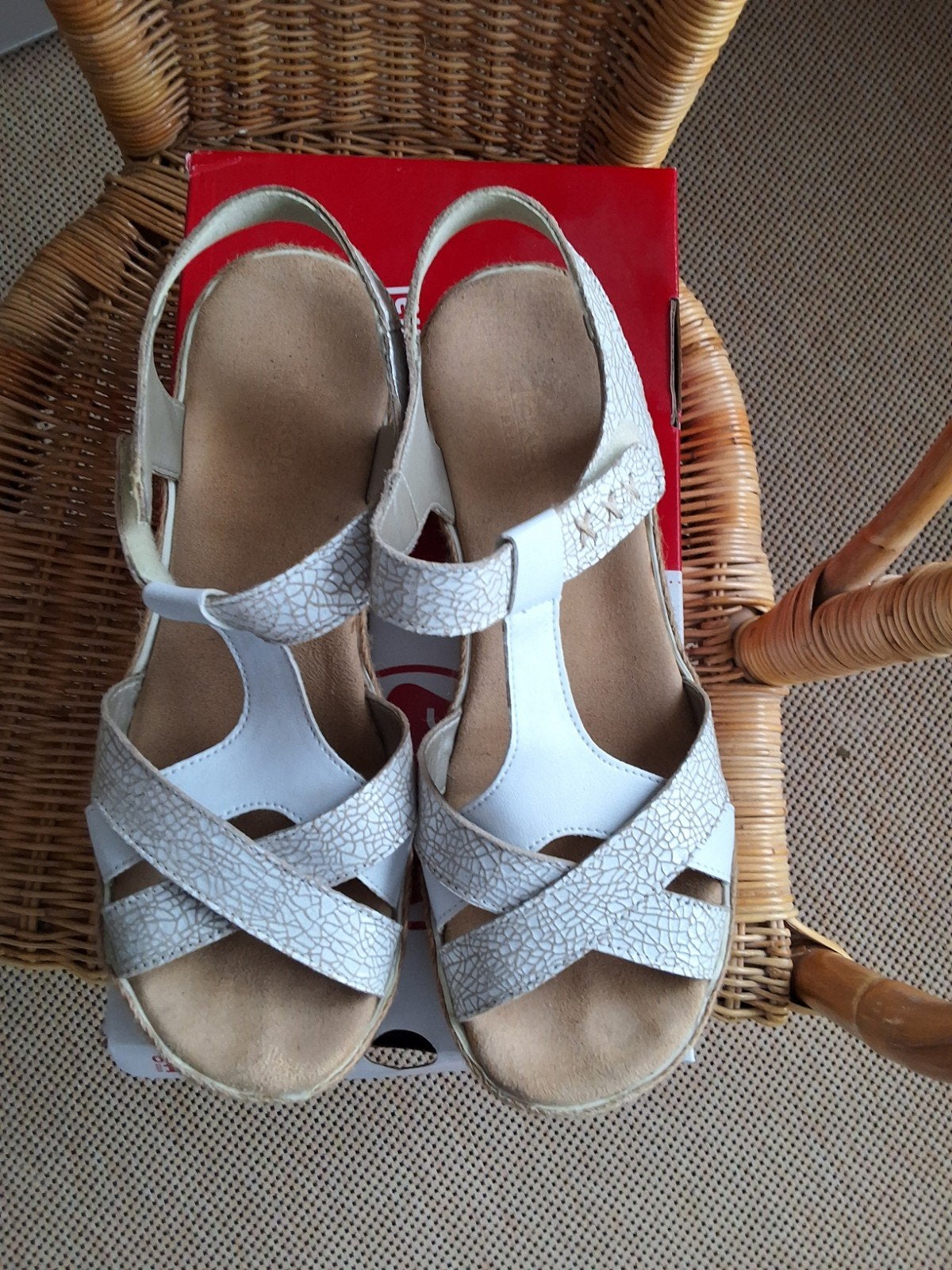 mooie  witte rieker sandalen, maat 42, Wit, Zo goed als nieuw, Sandalen of Muiltjes, Ophalen of Verzenden