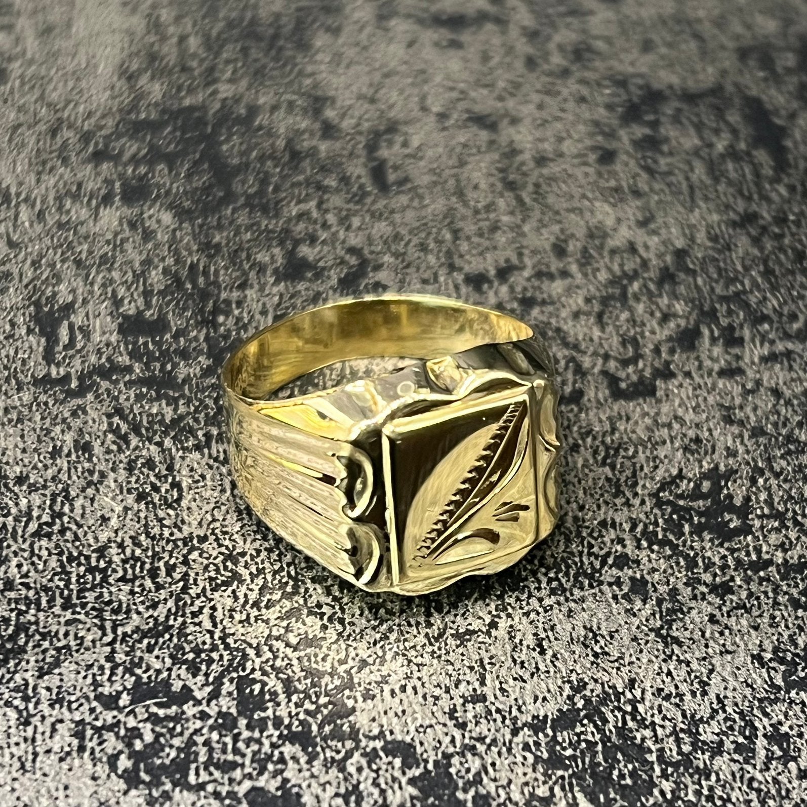 14 karaat gouden ring zegelring prachtig model, Ophalen of Verzenden, Zo goed als nieuw, Goud, Dame