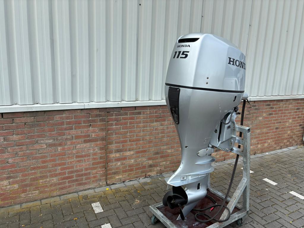Honda 115 pk 4 takt EFI , bj 2020, Powertrim, vaarklaar !, Watersport en Boten, Buiten- en Binnenboordmotoren, Japan, Honda, Viertaktmotor