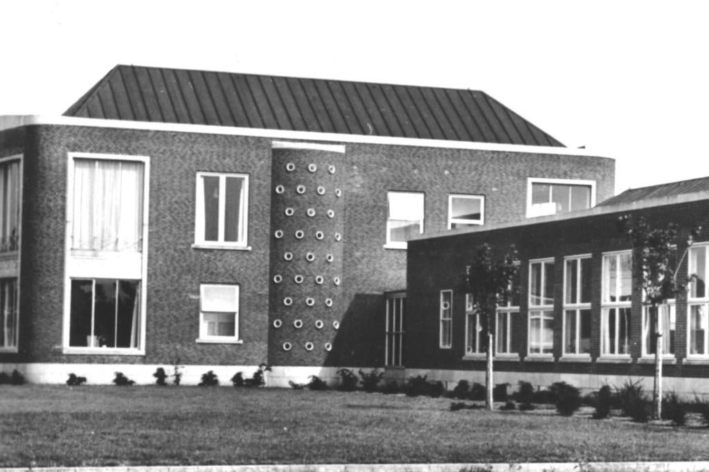967299 Beilen 1964 Drenthe Wederopbouw Gemeentehuis gelopen, Ophalen of Verzenden, 1960 tot 1980, Gelopen, Drenthe