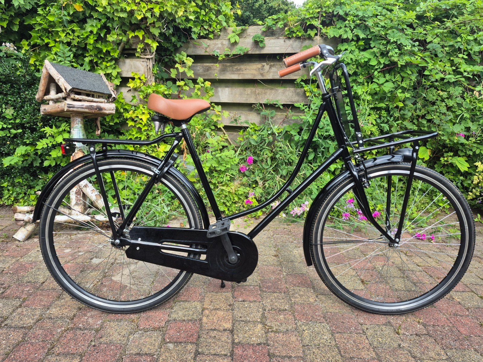 Mooie zwarte omafiets 28 inch met verlichting, 56 cm of meer, Ophalen, Gebruikt, Handrem