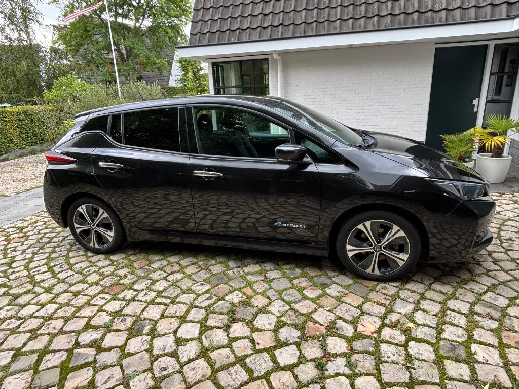 Foto 5 van Nissan Leaf Electric 40kWh 2018 Zwart metallic vol opties