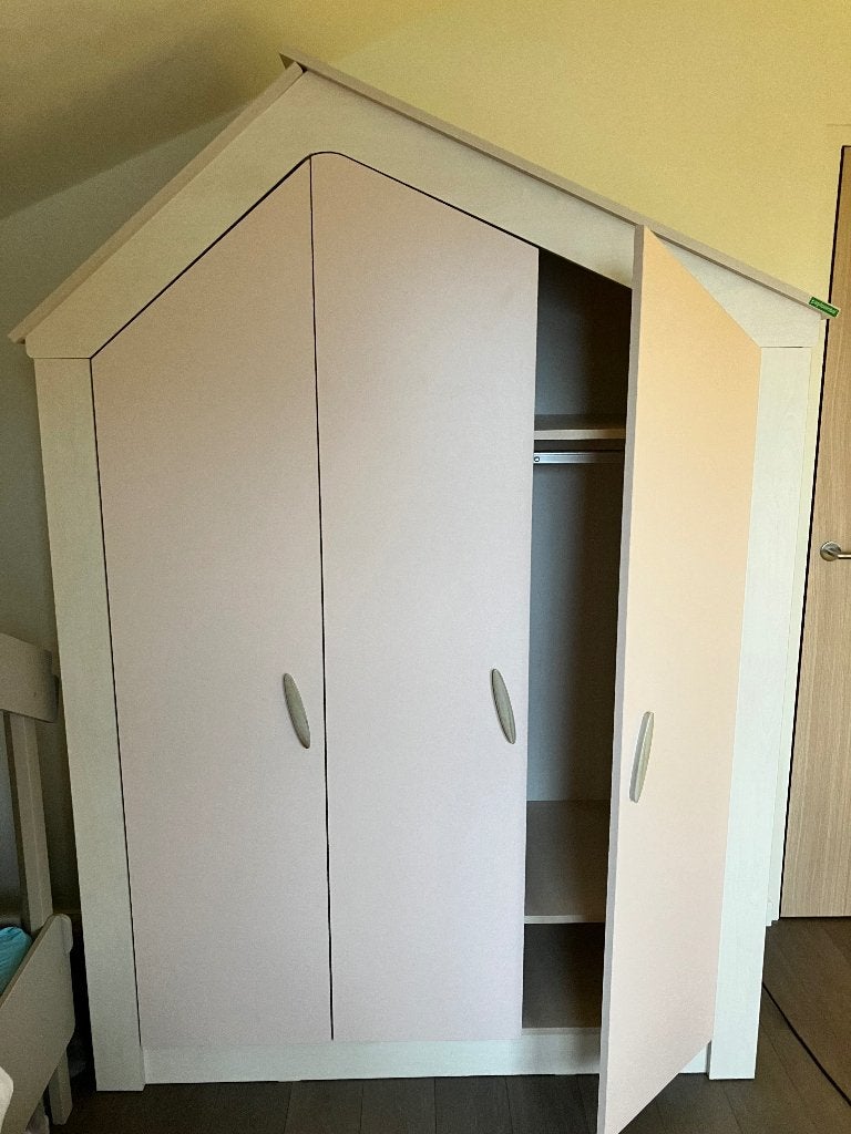 Kinder kledingkast huisje Caploonba, Ophalen, Kast, 50 tot 70 cm, 105 cm of meer