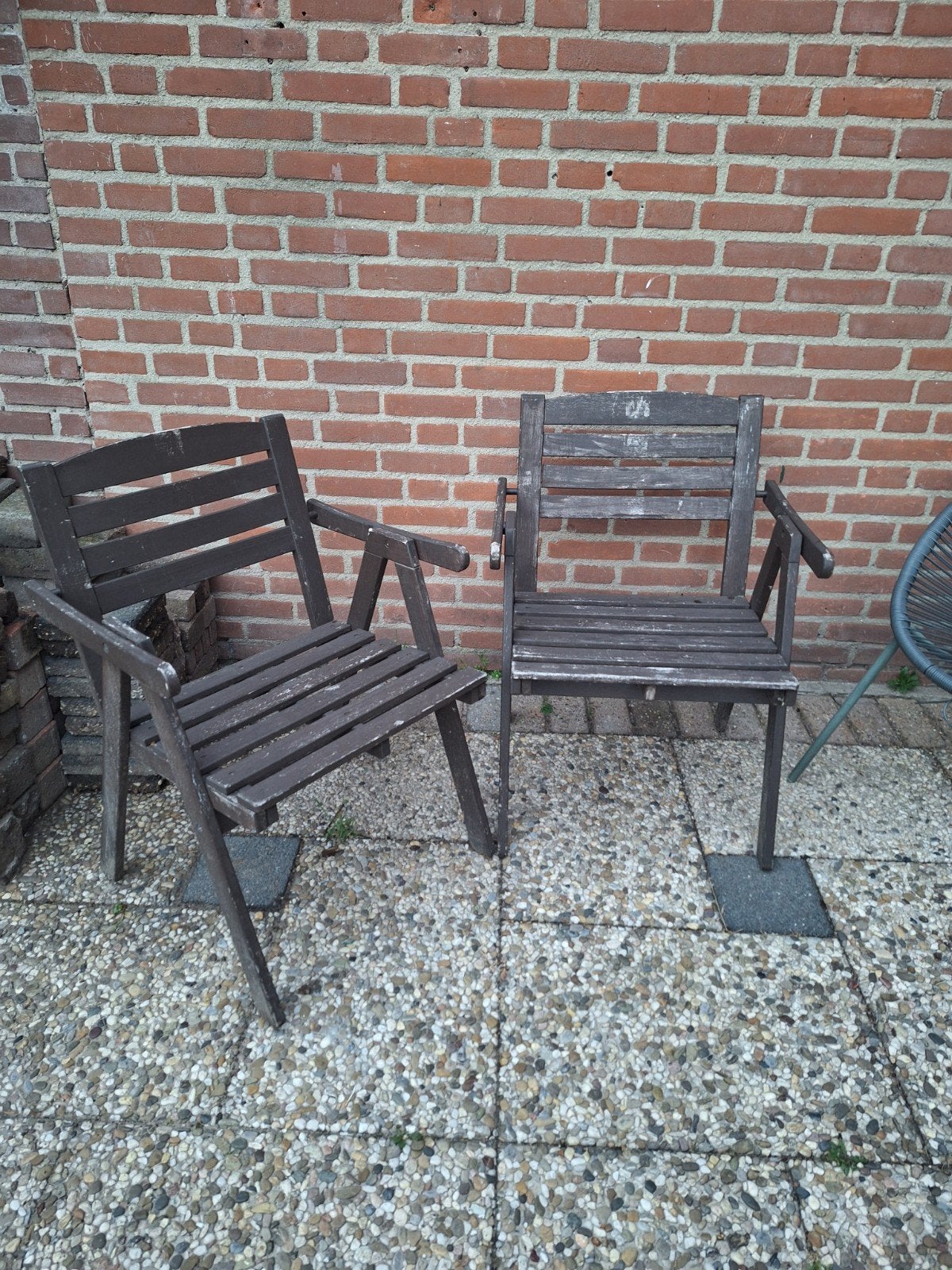 Twee houten tuinstoelen plus tafeltje, Ophalen, Gebruikt, Hout