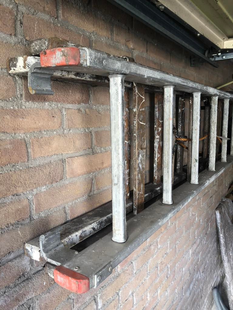 Houten ladder en metalen ladder, Doe-het-zelf en Verbouw, Ladders en Trappen, Ophalen of Verzenden, Zo goed als nieuw