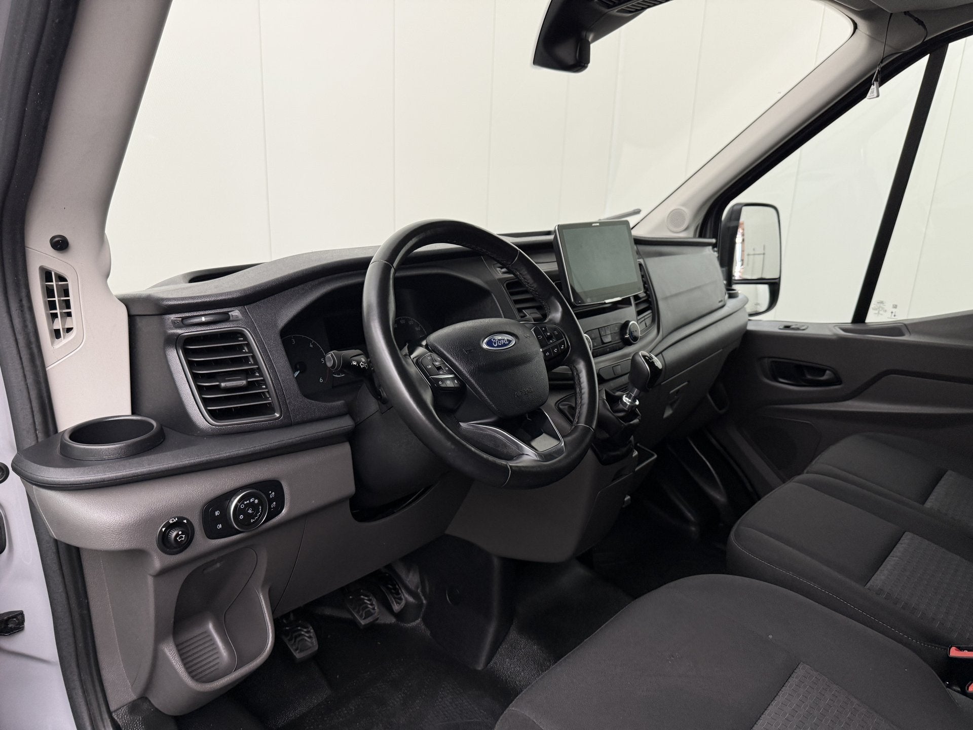 Ford Transit 2.0TDCI 130PK Raptor L2H2 Imperiaal | Trekhaak, Voorwielaandrijving, Dealer onderhouden, Stof, 4 cilinders