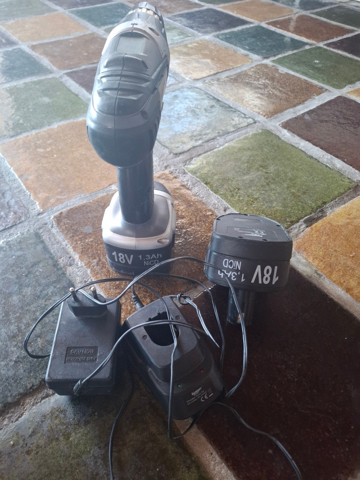 Accuboormachine 18V met lader en extra accu, Ophalen of Verzenden, Gebruikt, Boor- en Schroefmachine