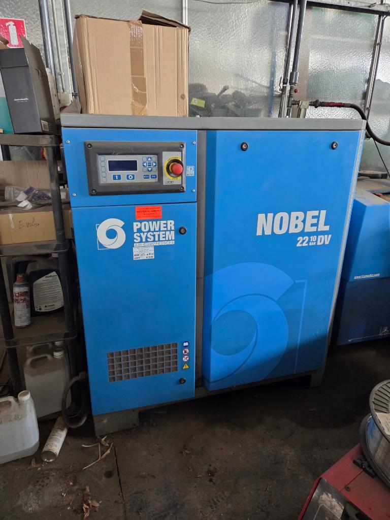 schroefcompressor, Doe-het-zelf en Verbouw, Compressors, 100 liter of meer, Ophalen, Zo goed als nieuw, 800 liter/min of meer