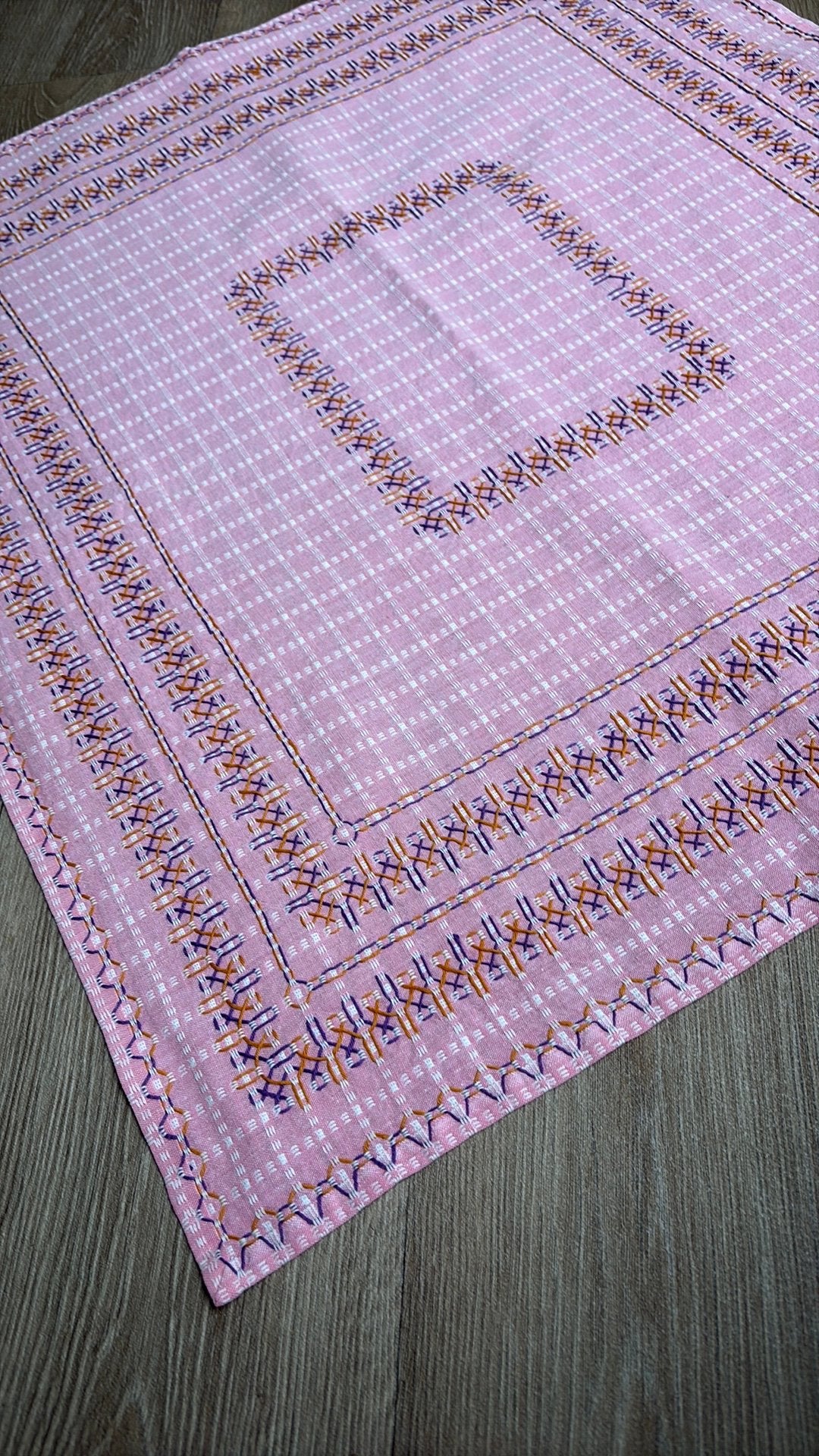 TAFELKLEEDJE BEIERS BONT GEBORDUURD HANDWERK 65x75, Ophalen of Verzenden, Zo goed als nieuw