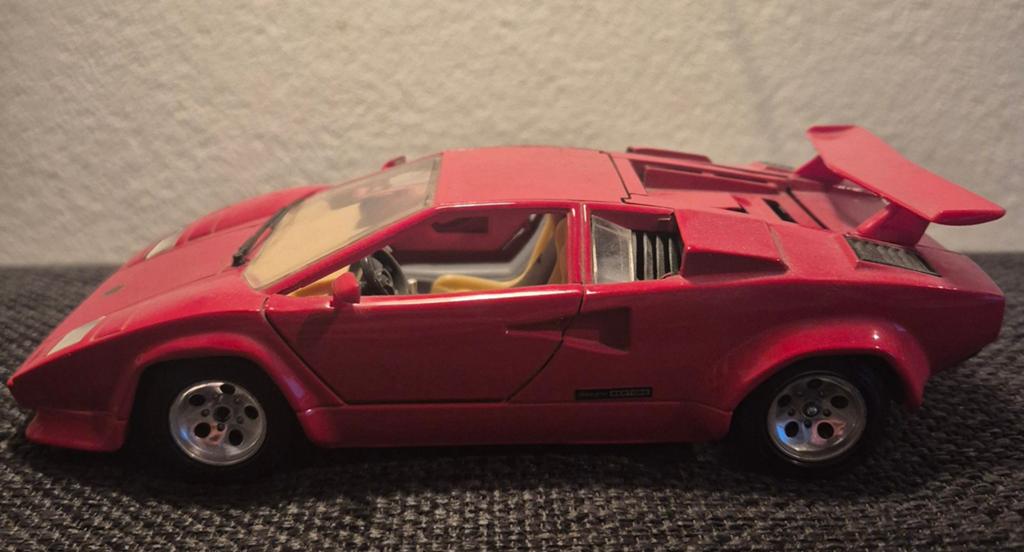 Lamborghini Countach (1988) schaalmodel, Hobby en Vrije tijd, Modelauto's | 1:24, Zo goed als nieuw, Auto, Bburago, Ophalen of Verzenden