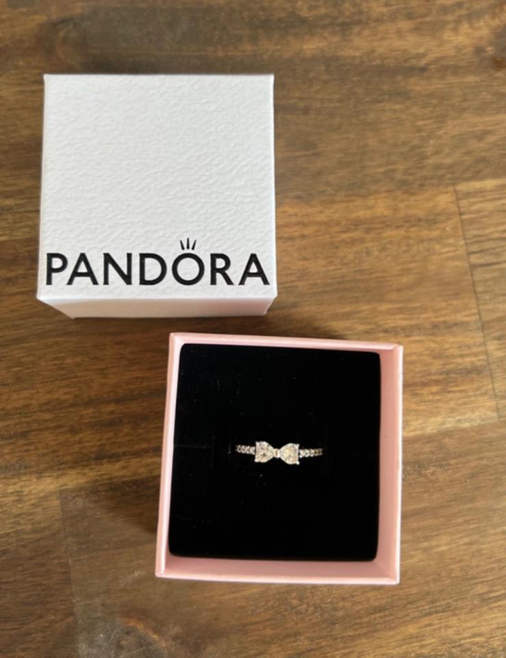Pandora strik ring maat 50 - Nieuw, Met kristal, Nieuw, Ophalen of Verzenden, Kleiner dan 17