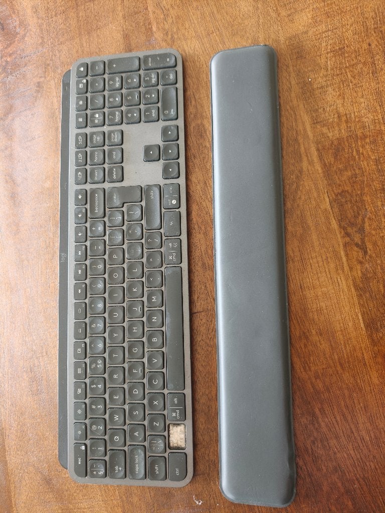 Logitech MX Keys draadloos toetsenbord met polssteu, Computers en Software, Gebruikt, Logitech, Multimediatoetsen, Ophalen of Verzenden