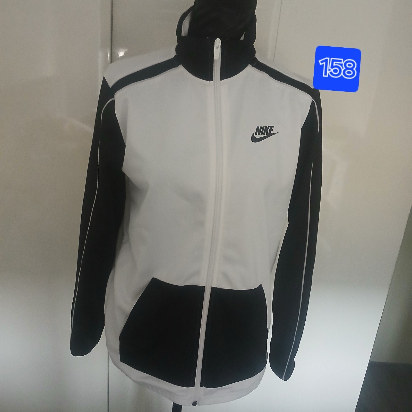 Nike vest zwart/wit maat 158 164, Ophalen, Zo goed als nieuw, Jongen of Meisje, Trui of Vest