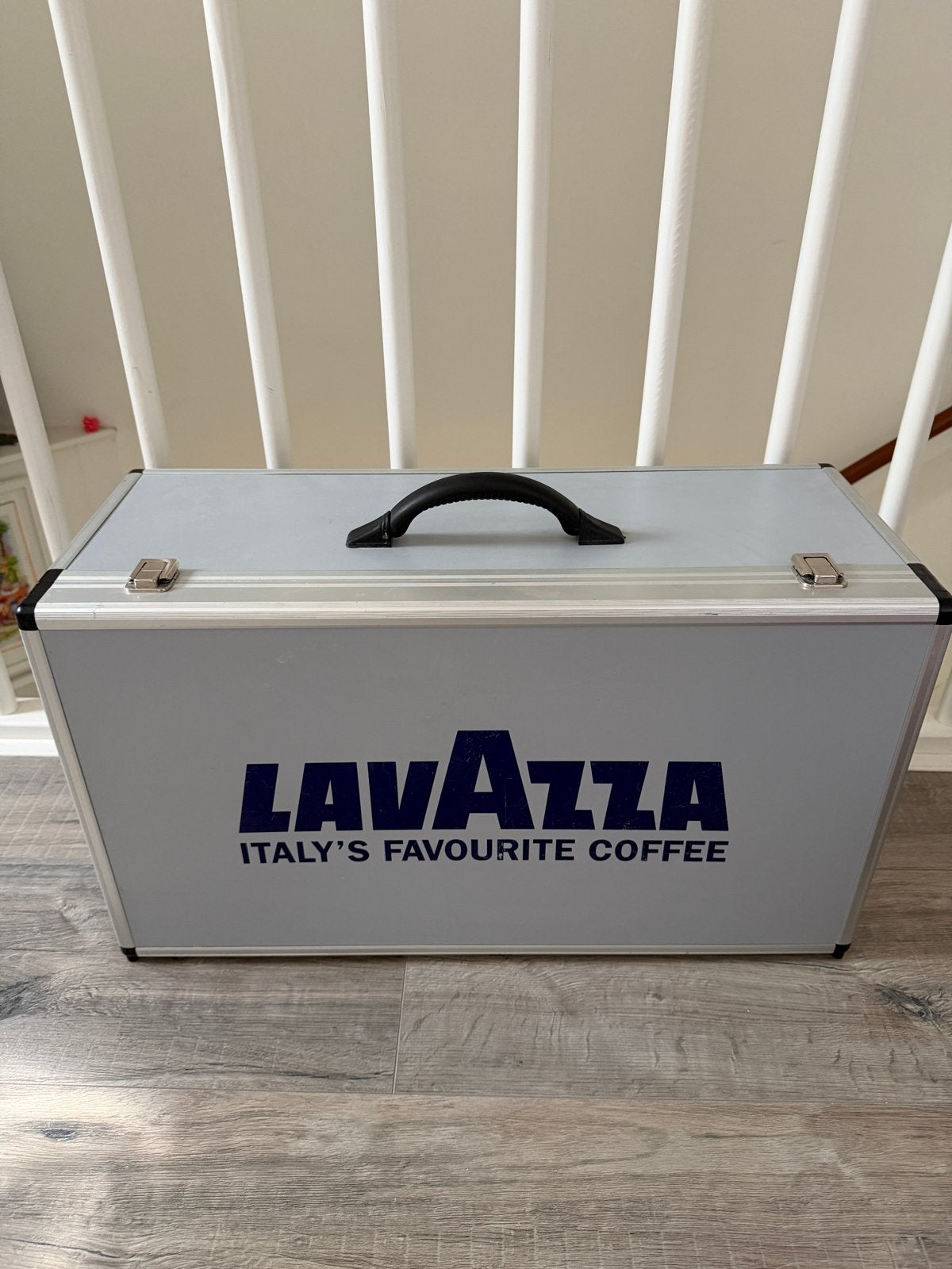 Grote Lavazza koffer met sluitingen, Ophalen of Verzenden, Gebruikt, Gebruiksvoorwerp