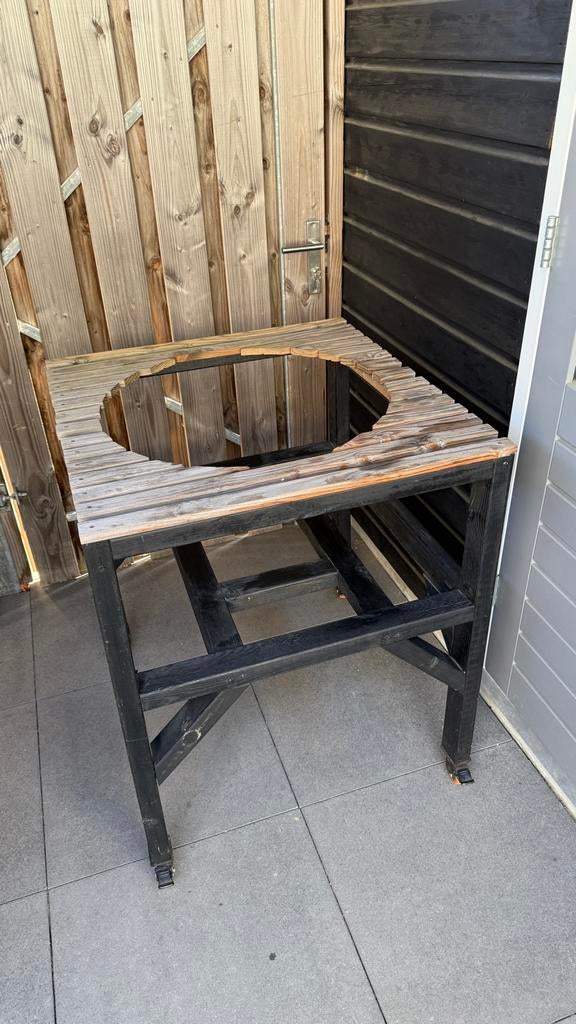 Kamado meubel met Douglas blad en zwart onderstel, Ophalen, Gebruikt, Houtskool, Zelfgemaakt