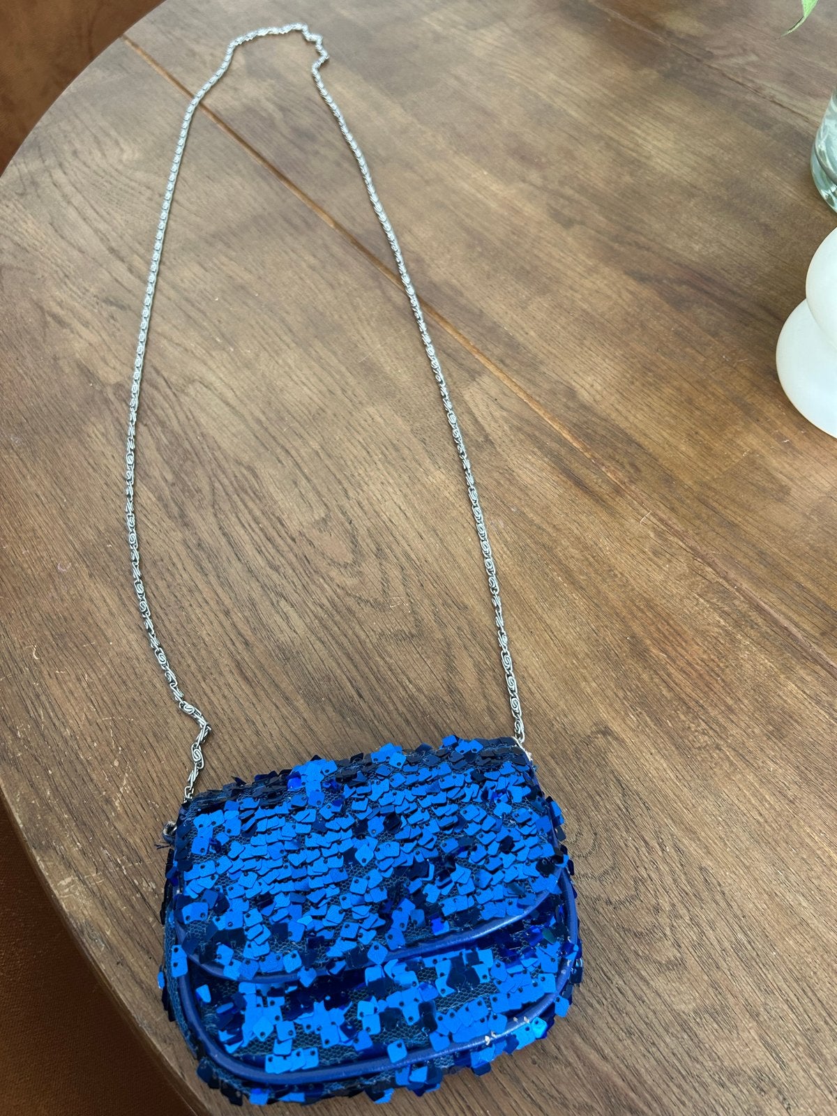 Blauw pailletten schoudertasje met zilverkleurige ketting, Sieraden, Tassen en Uiterlijk, Ophalen of Verzenden, Zo goed als nieuw