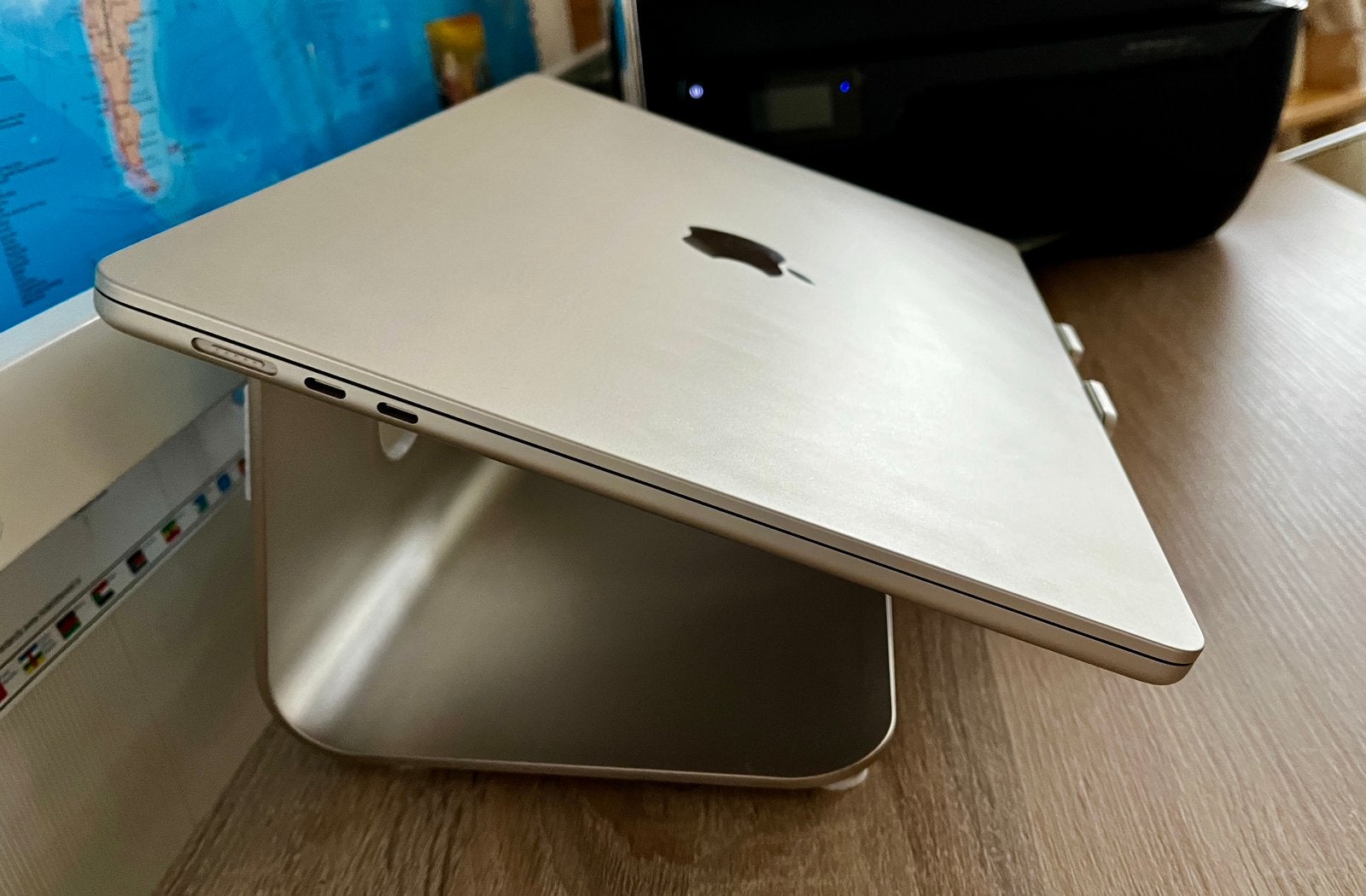 Laptopsteun RainDesign Starlight + toetsenbordsteun (gratis), Ophalen, Zo goed als nieuw