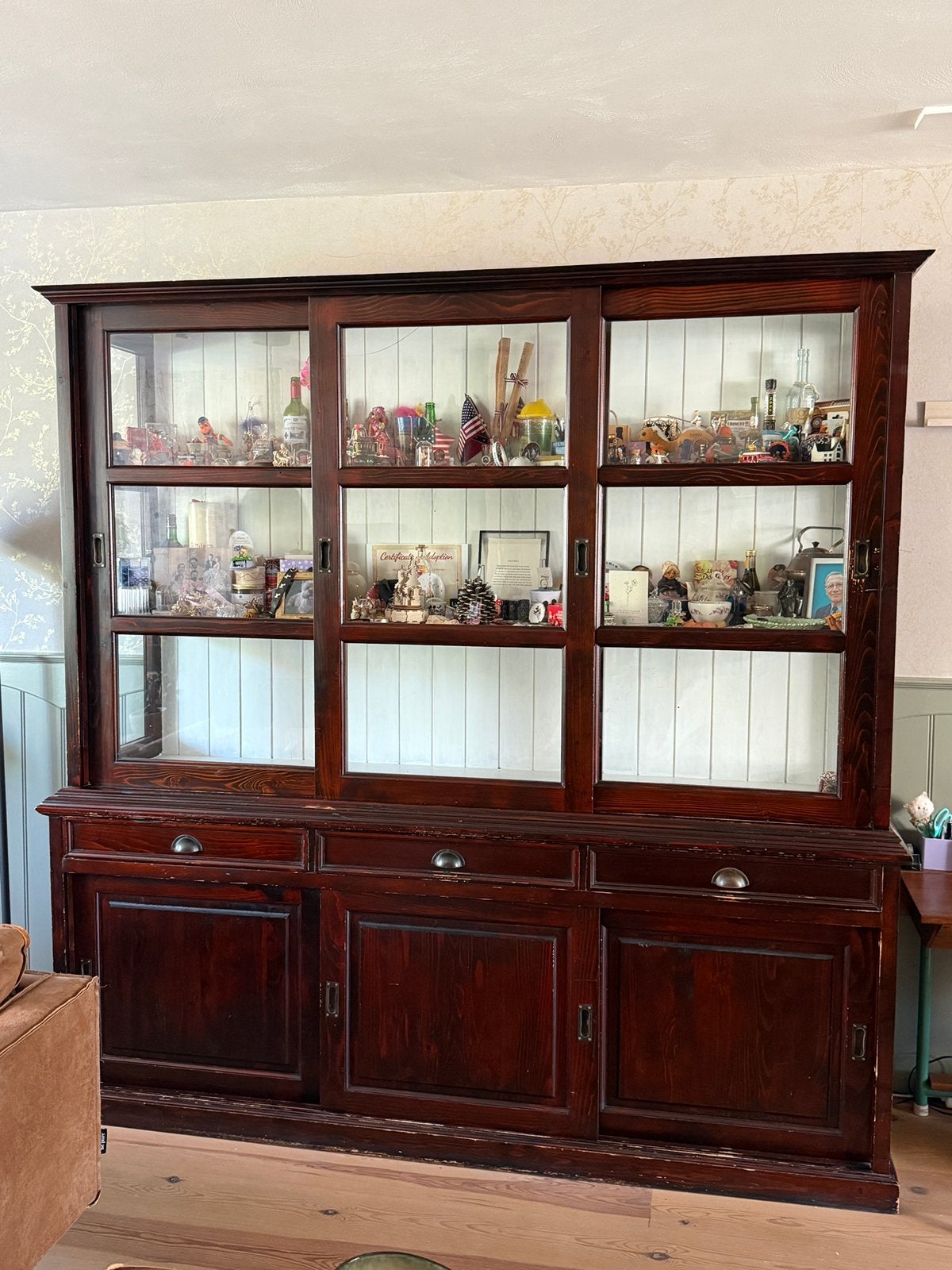 Grote wandkast, kolonial
