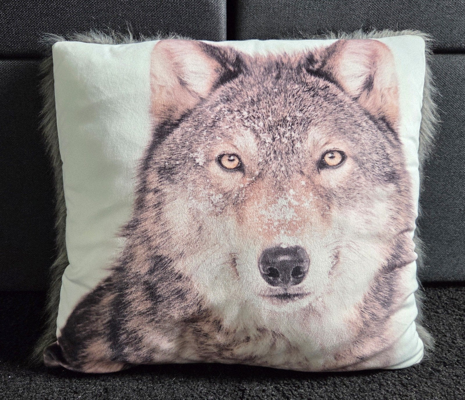 Z.g.a.n kussen met wolf 45x45x7.5, Ophalen of Verzenden, Zo goed als nieuw, Vierkant, Overige merken