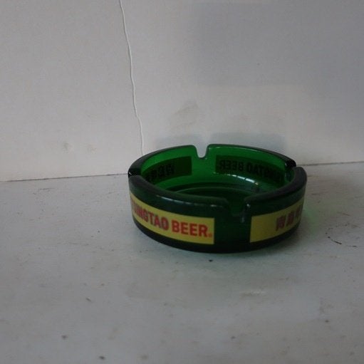Asbak Tsingtao beer groen glas Ø 10,5 cm, Verzamelen, Ophalen of Verzenden, Gebruikt, Overige typen, Overige merken