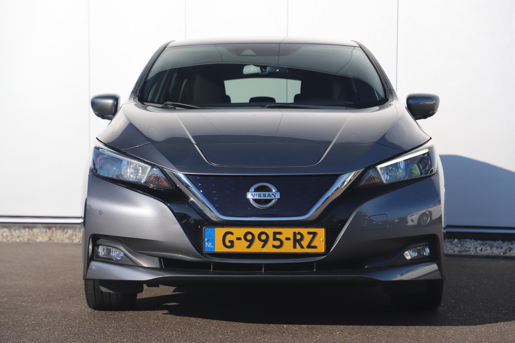 Nissan LEAF N-Connecta 40 kWh Trekhaak Navigatie 360 Camera, Stof, Gebruikt, Origineel Nederlands, 1480 kg