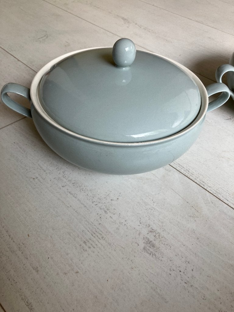 Twee vintage pastelblauwe dekschalen Petrus Regout, Ophalen of Verzenden