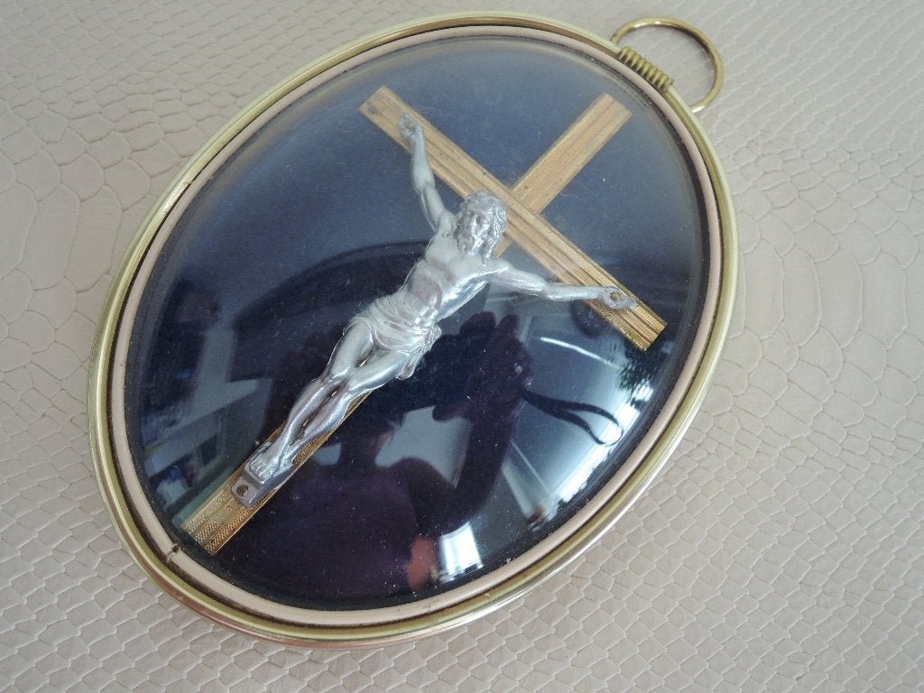 Kleine hanger met kruis achter bol kunststof, Ophalen of Verzenden, Zo goed als nieuw, Overige typen, Christendom | Katholiek