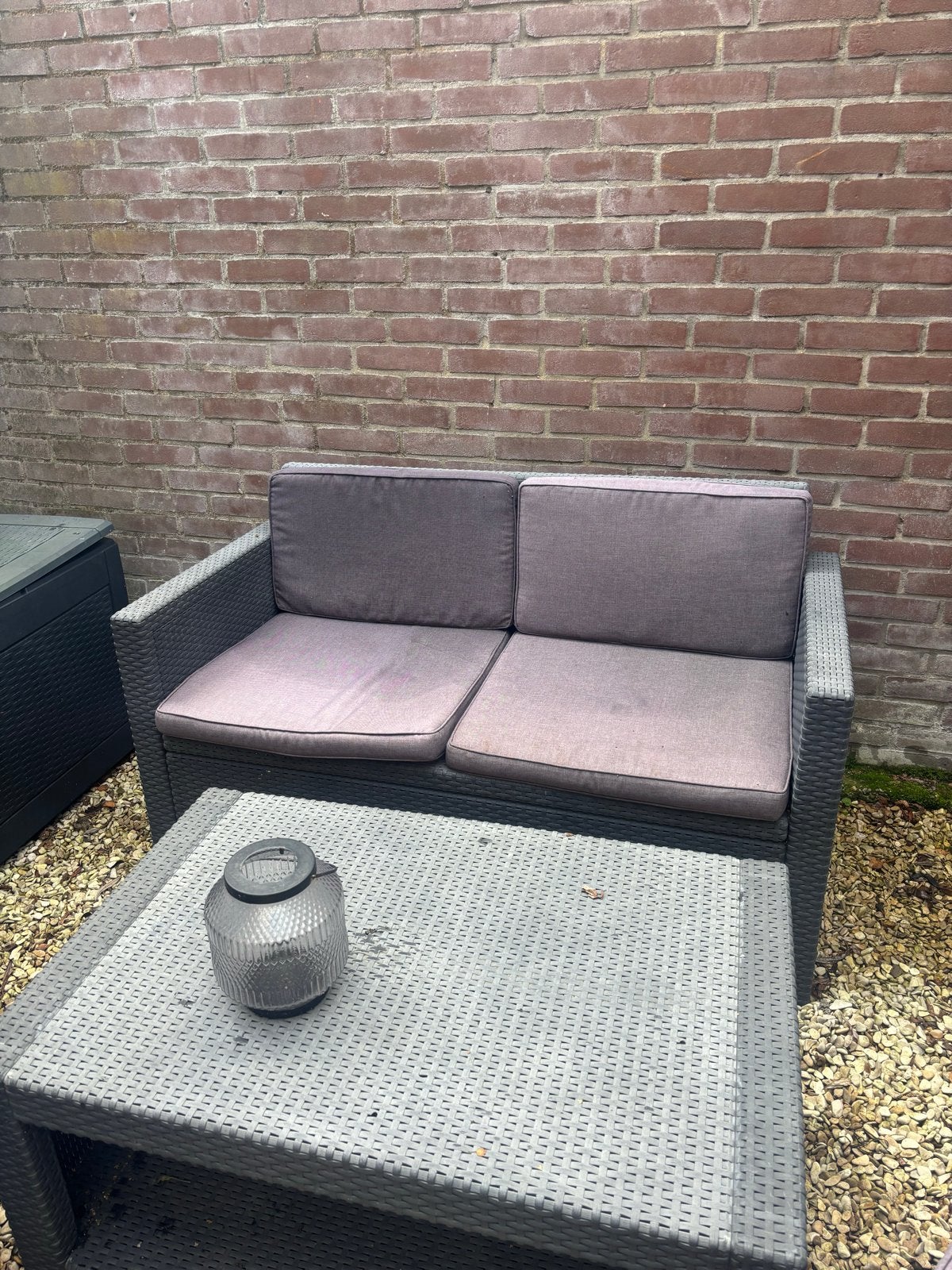Foto 3 van Loungeset met bank, salontafel en 2 stoelen