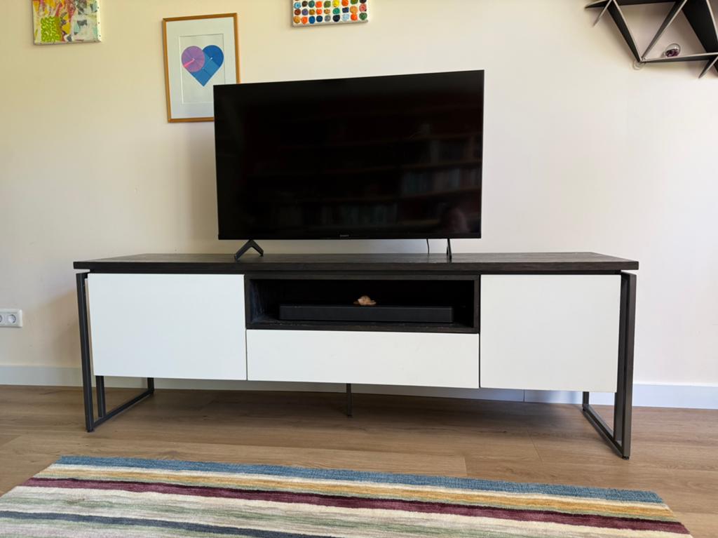 Tv meubel XOOON - koopje, Ophalen, 150 tot 200 cm, Zo goed als nieuw, Minder dan 100 cm